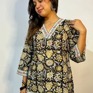 Golden Nightfall Short Sleeveless Kurti